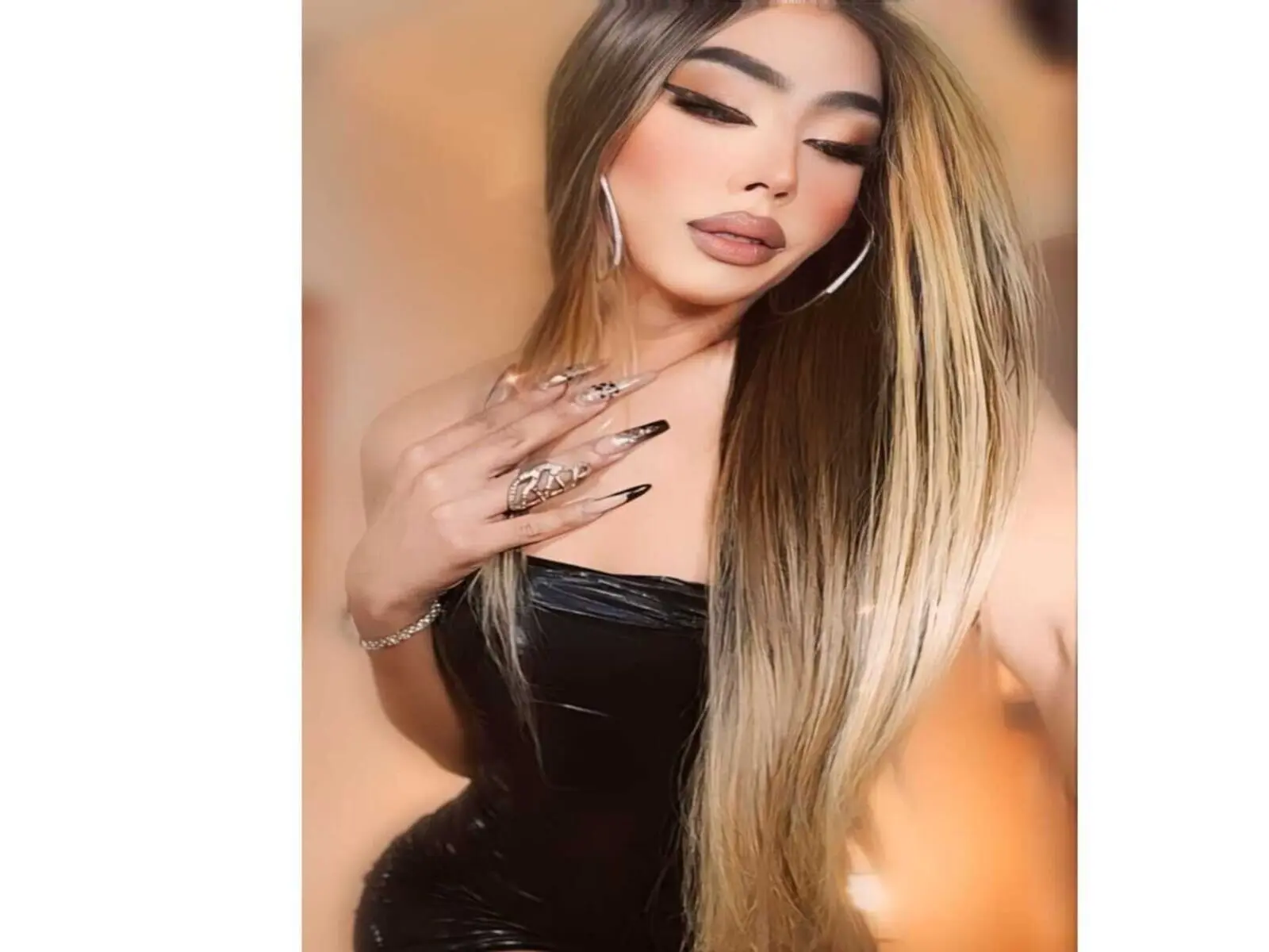 View more of AnaisVelvet