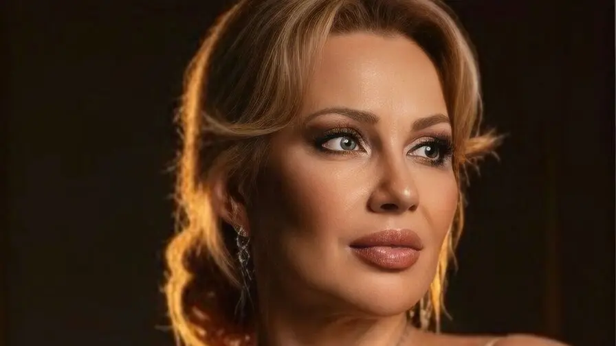 View more of NatalyMonro